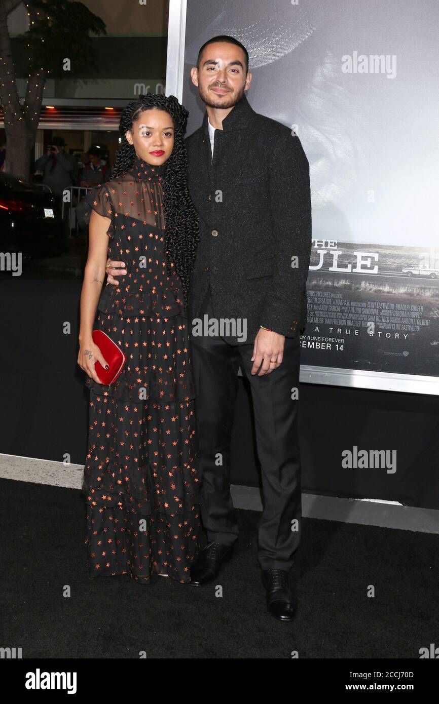 LOS ANGELES DEC 10 Adelfa Marr, Manny Montana at the The Mule World