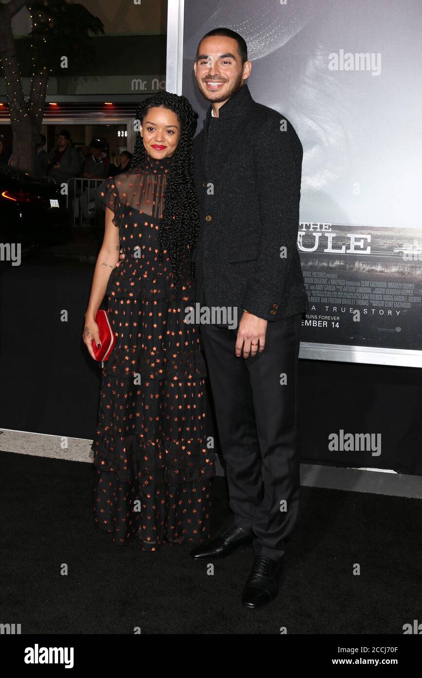 LOS ANGELES DEC 10 Adelfa Marr, Manny Montana at the The Mule World