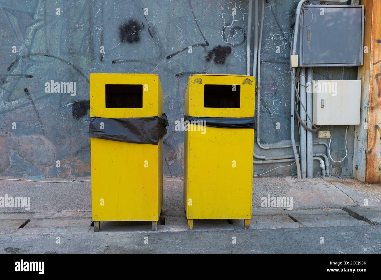city trash cans Stock Photo Alamy