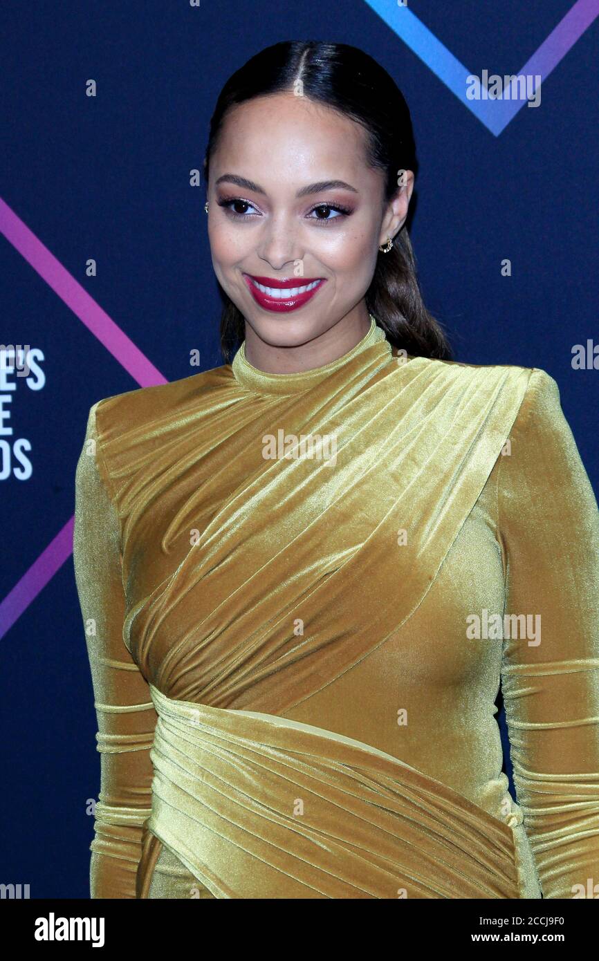 LOS ANGELES - NOV 11: Amber Stevens West at the People's Choice Awards
