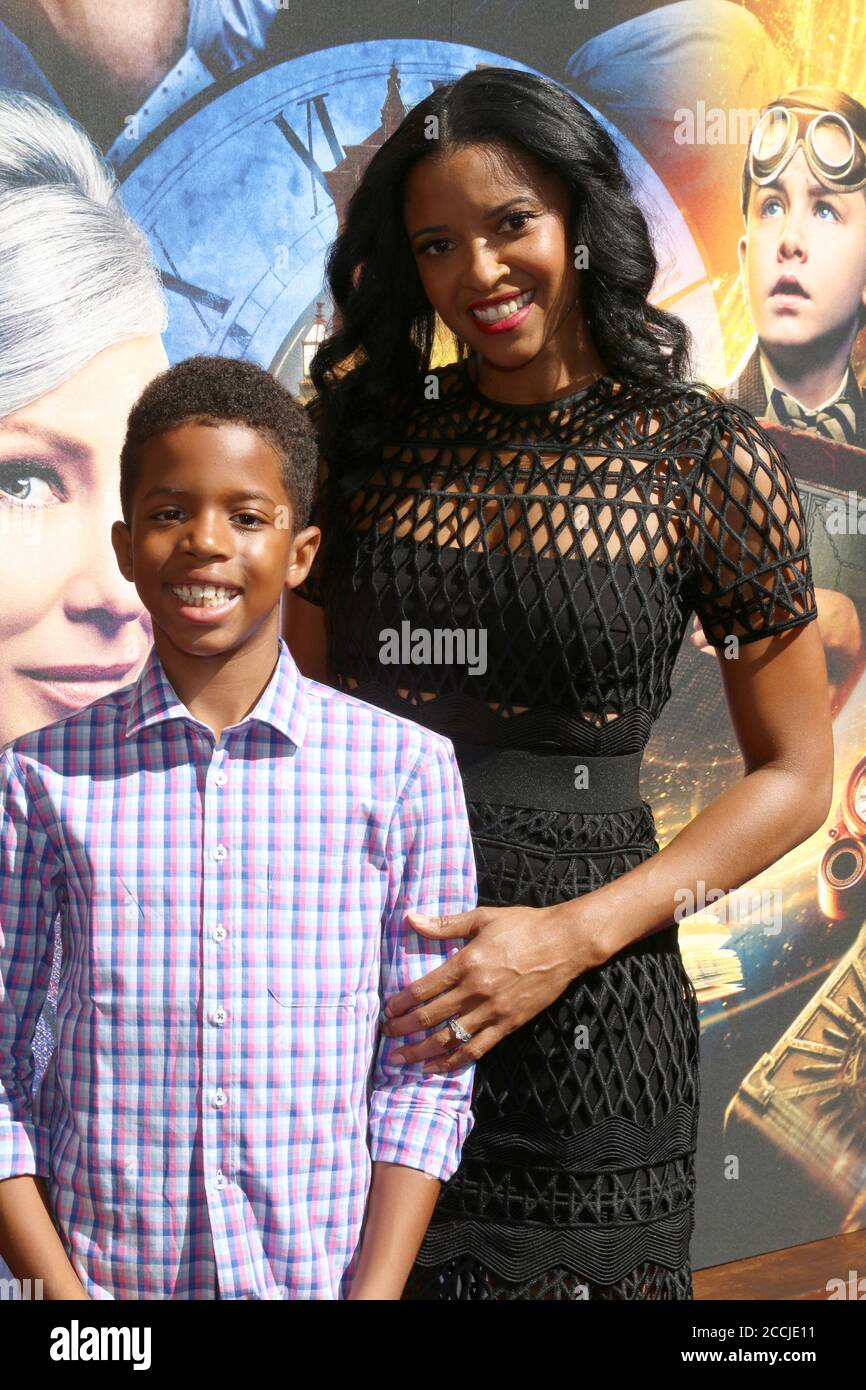 LOS ANGELES SEP 16 Benjamin Johnson, Renee Elise Goldsberry at the