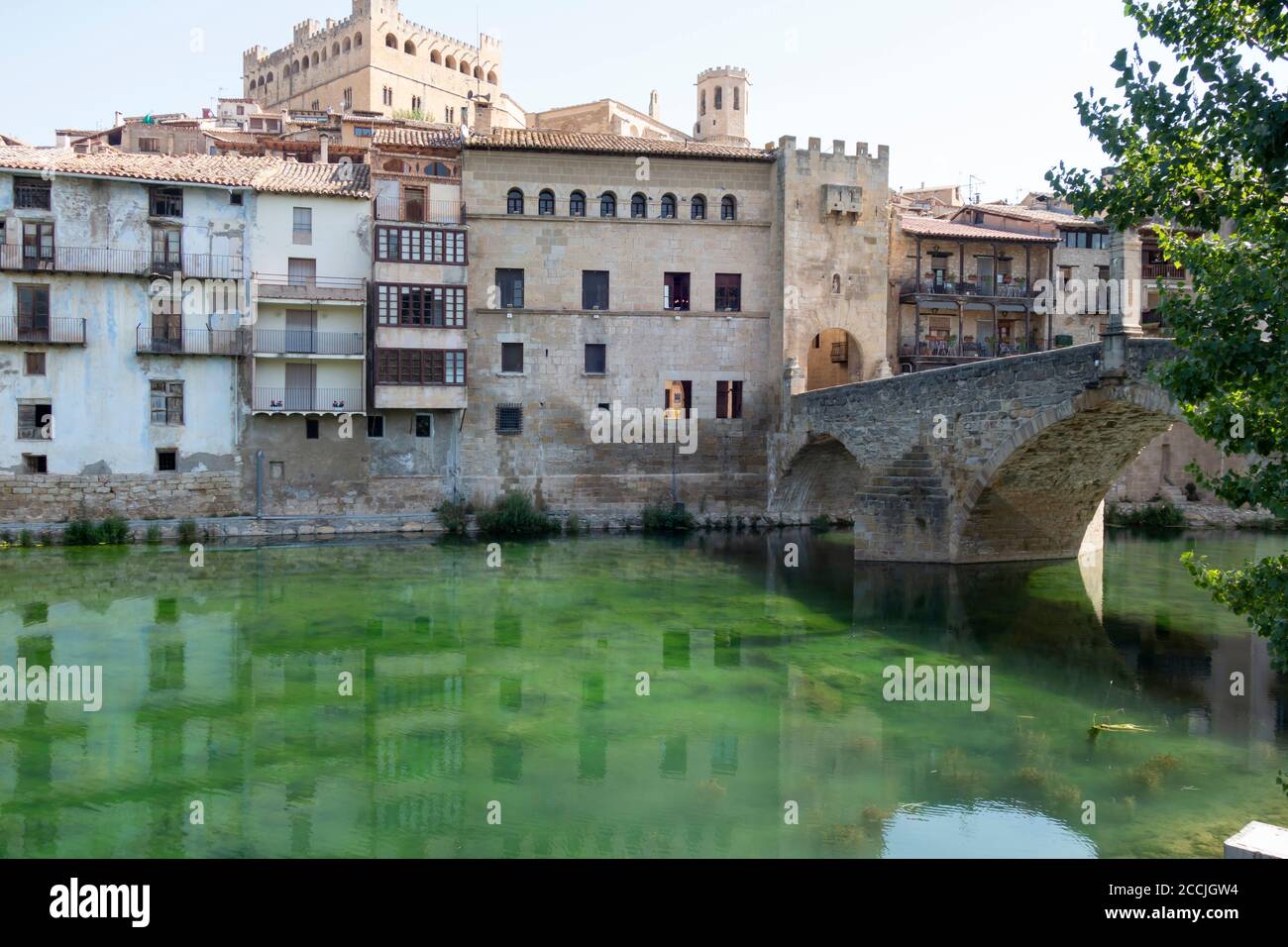 Medieval town of Valderrobres, in the province of Teruel, Aragon (Spain). The river Matarranya and the famous medieval bridge Stock Photo