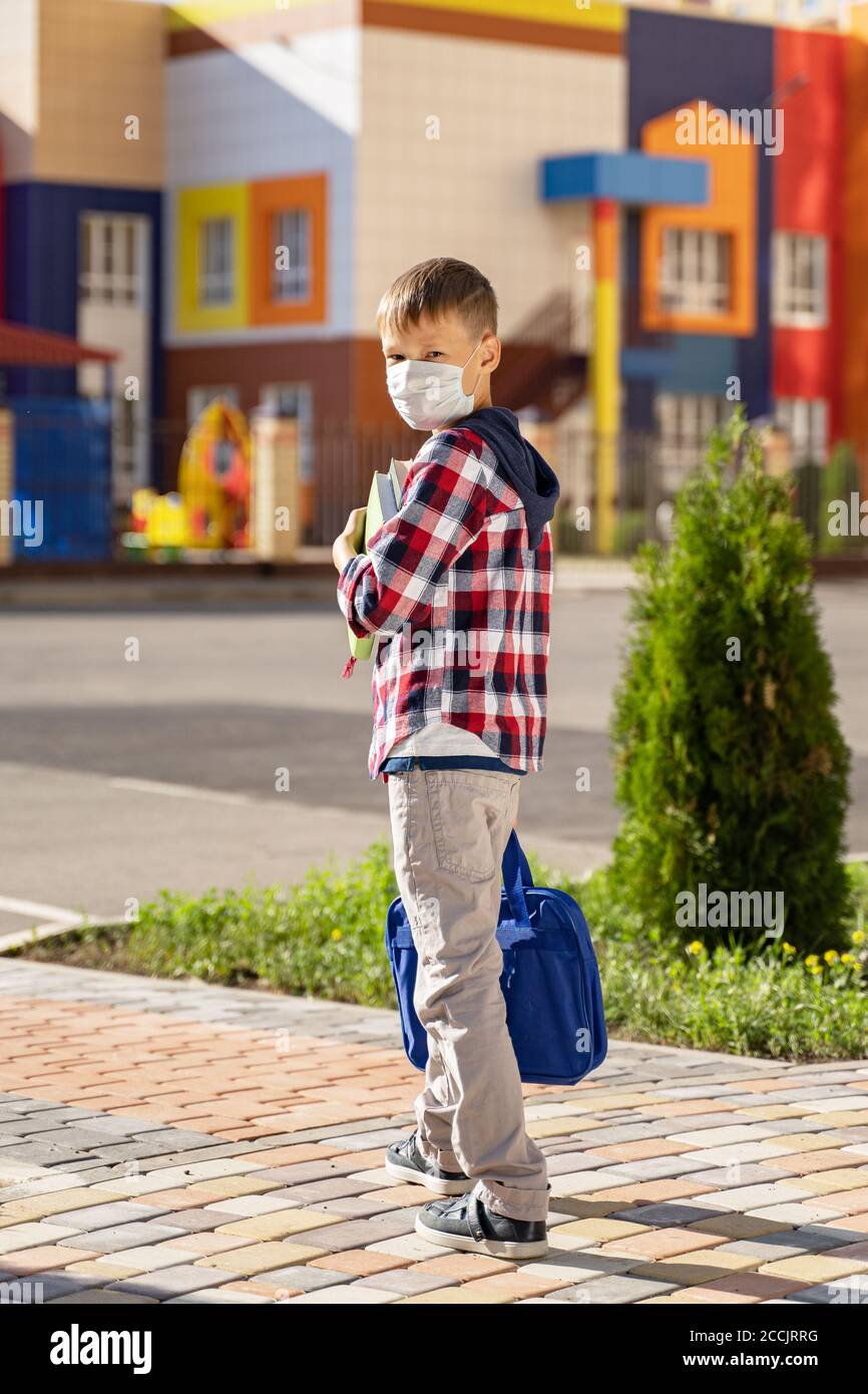 Children at school mask hi-res stock photography and images - Alamy