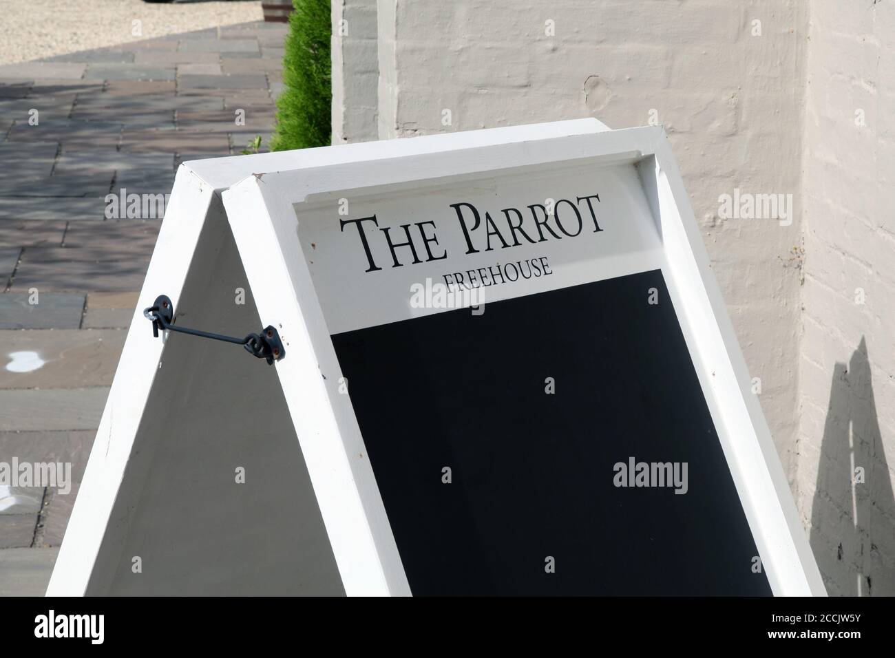 Parrot pub blackboard hires stock photography and images Alamy