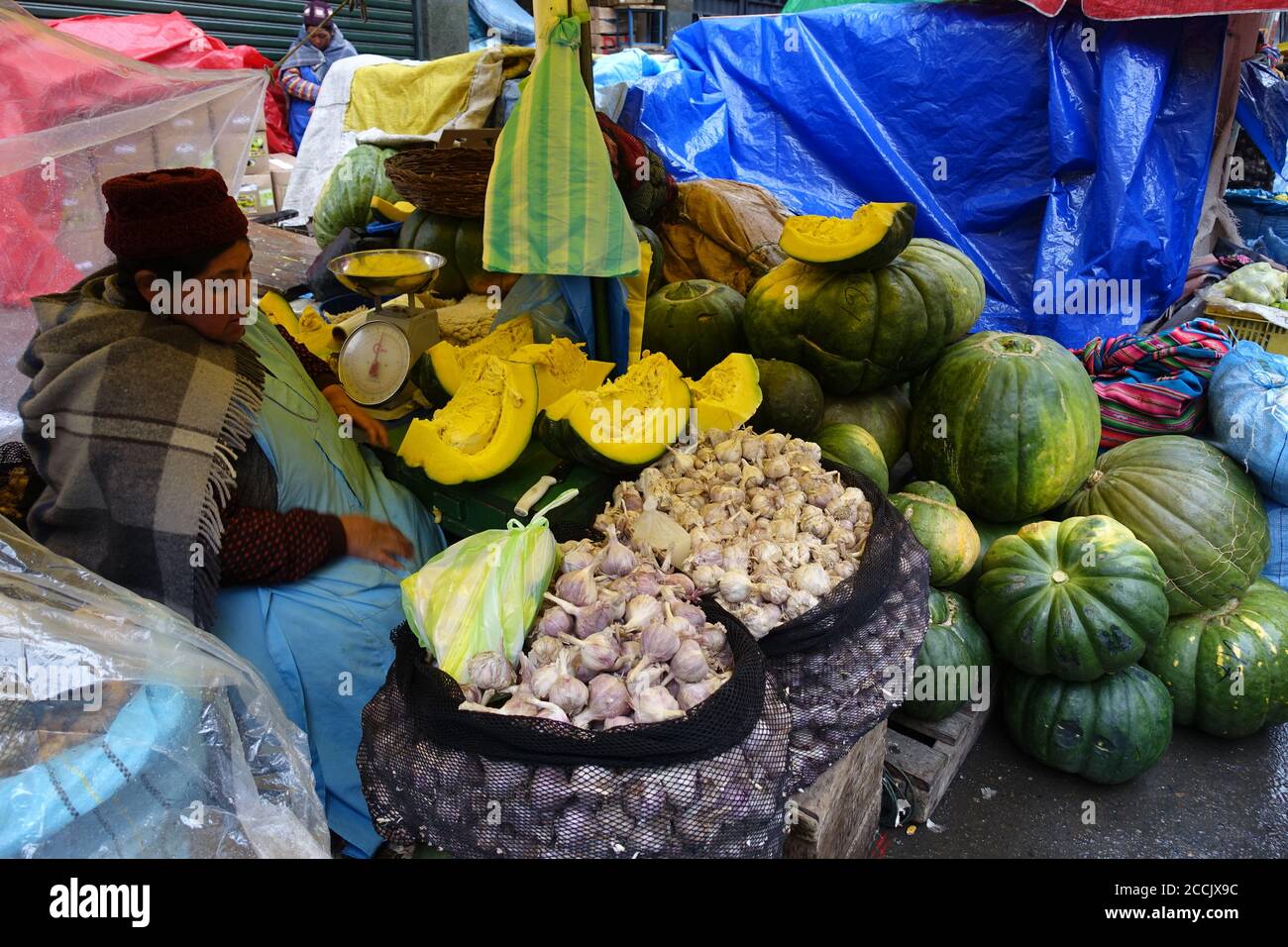 Bolivia La Paz - Rodriguez Market - Mercado Rodriguez vegetable stalls with  pumpkin Stock Photo - Alamy