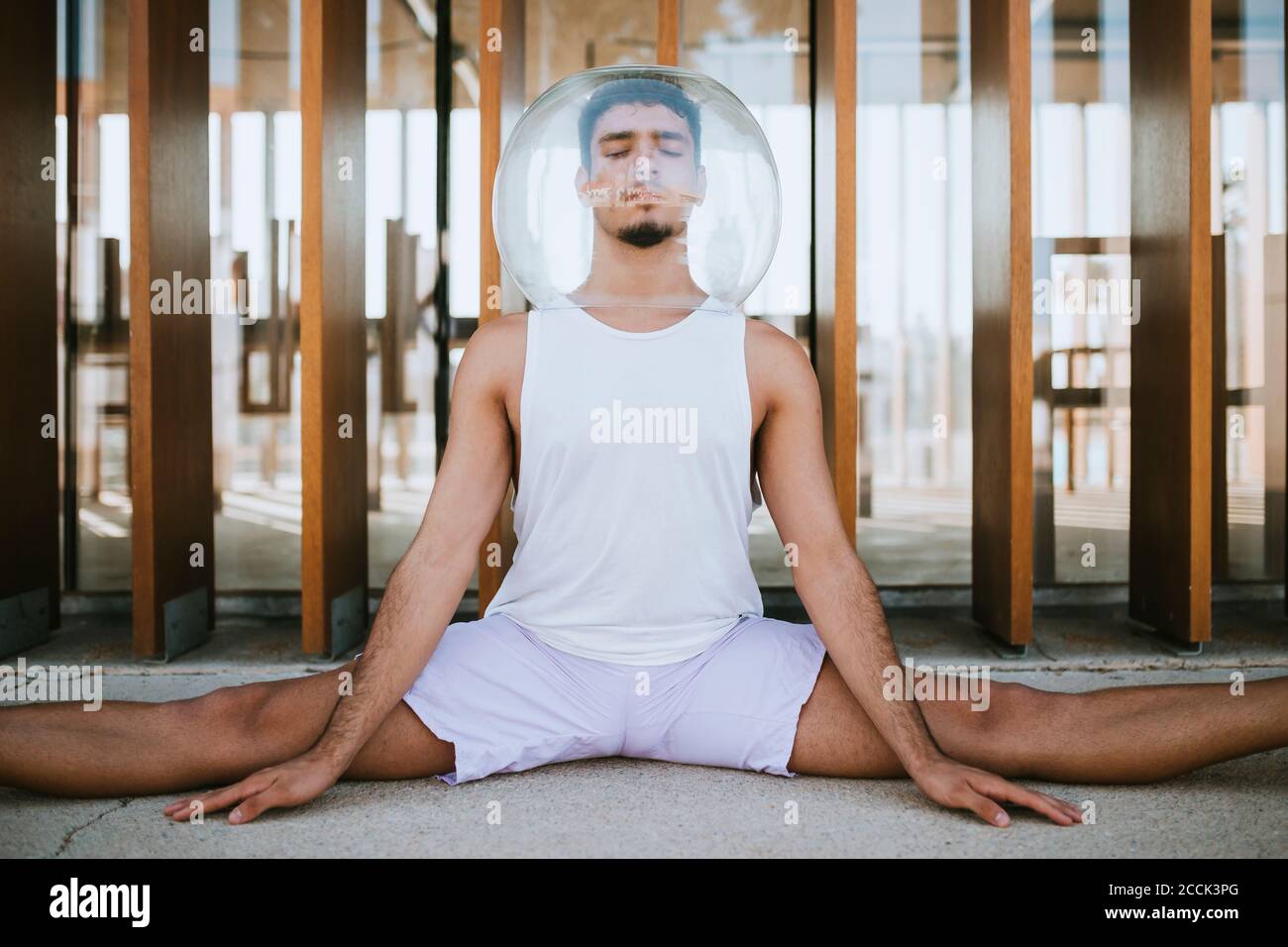 Man with glass hi-res stock photography and images - Alamy