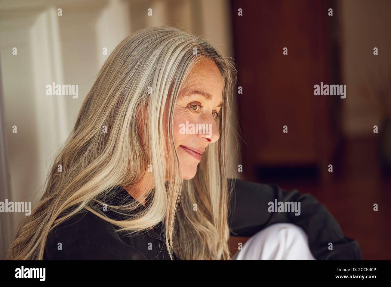 Beautiful mature black woman hi-res stock photography and images - Alamy