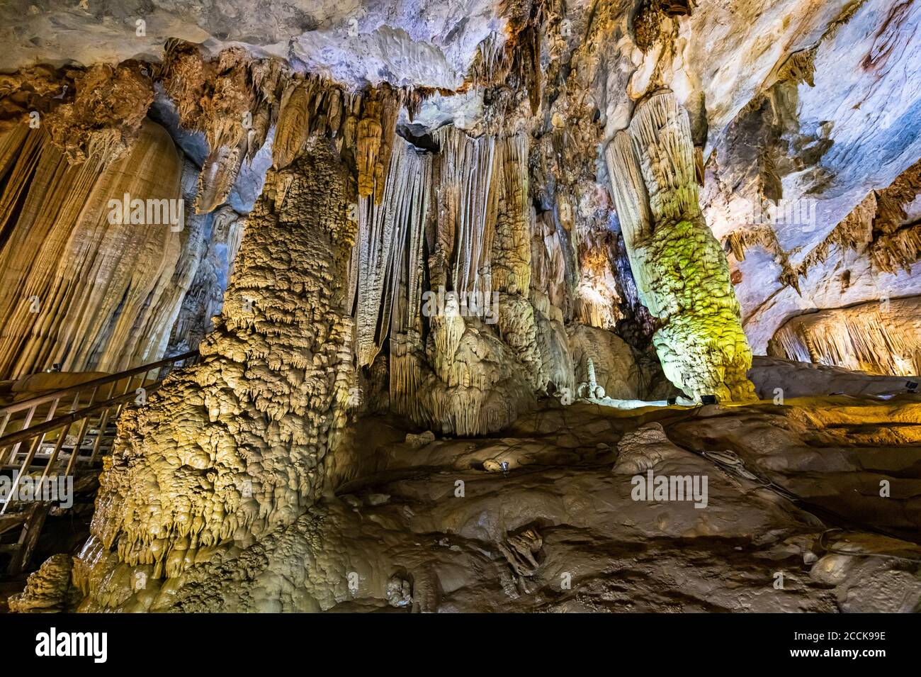 Vietnam, Quang Binh Province, Rock formations inside Paradise Cave Stock Photo