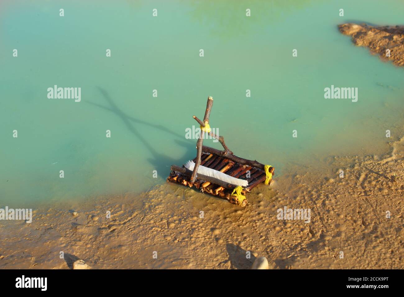 Wooden raft hi-res stock photography and images - Alamy