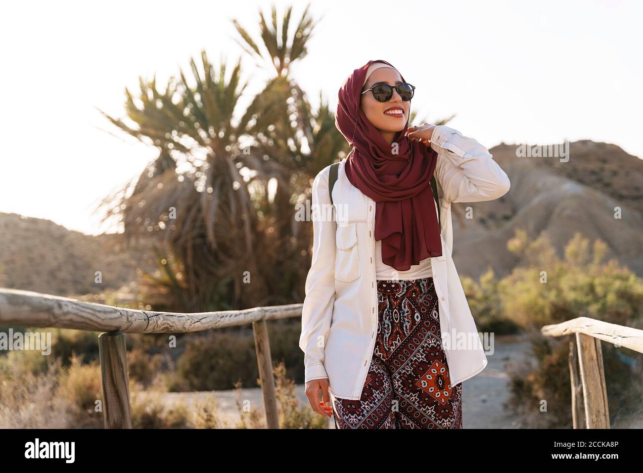 Sunglasses hijab woman hi-res stock photography and images - Alamy