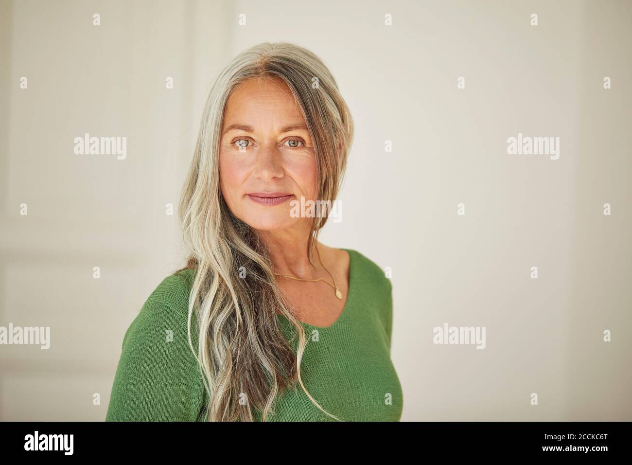 Mature woman hi-res stock photography and images - Alamy