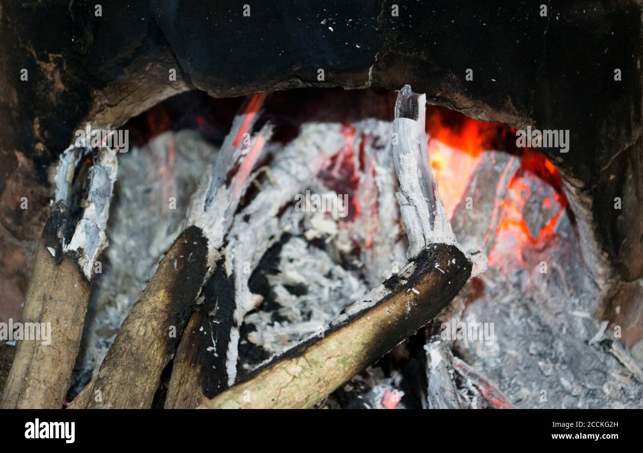 Cooking with firewood hires stock photography and images Alamy