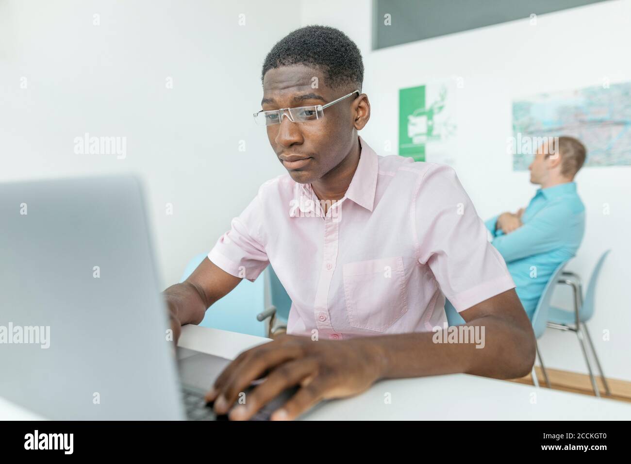 Technology in the workplace hi-res stock photography and images - Alamy