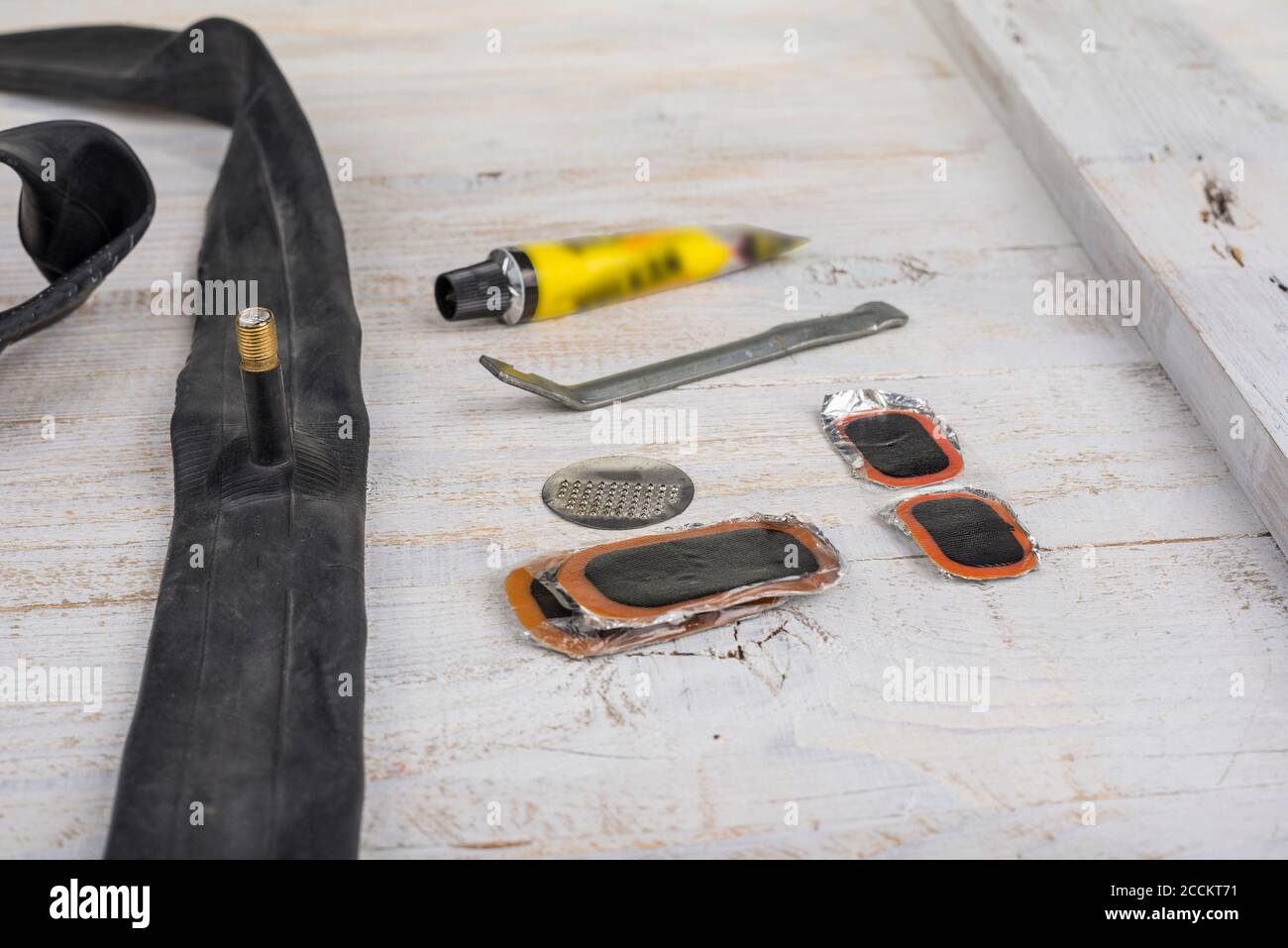 repair flat bike tire