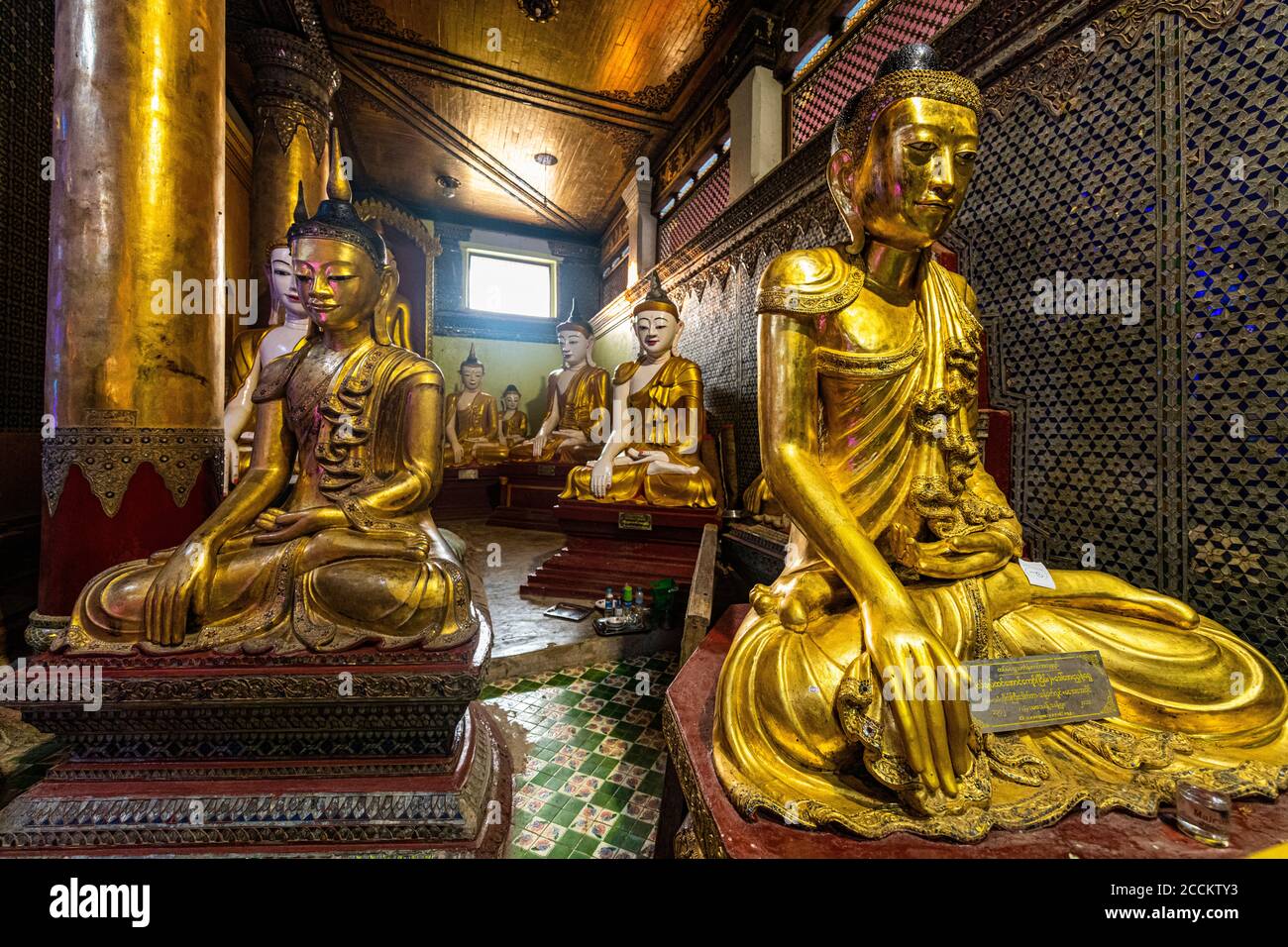 Myanmar, Mon state, Dawei, Gold statues at Shinmokti pagoda Stock Photo