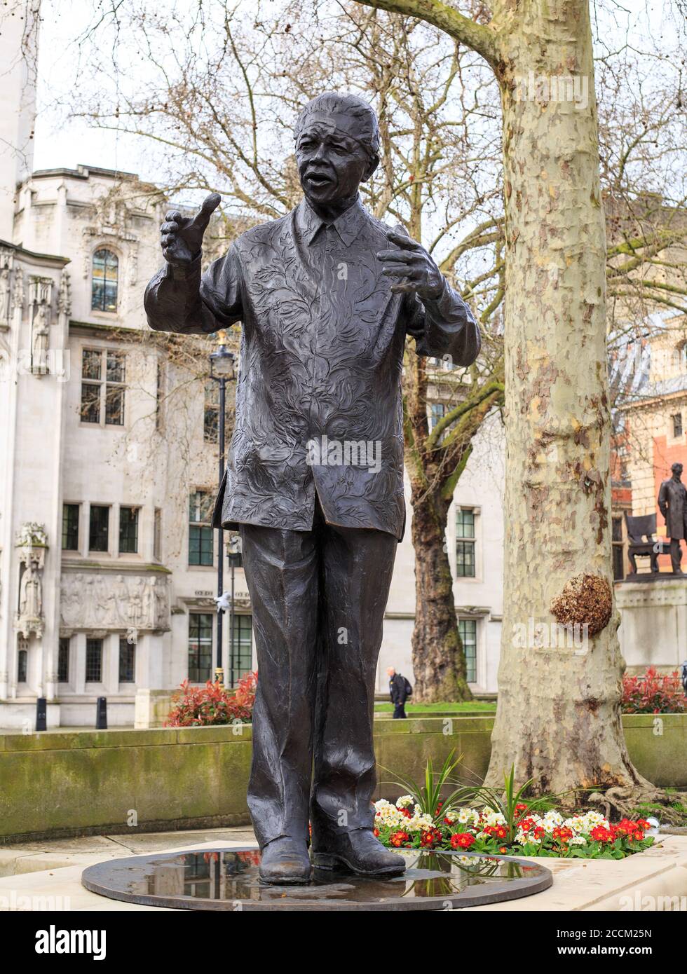 NMandelaStatue