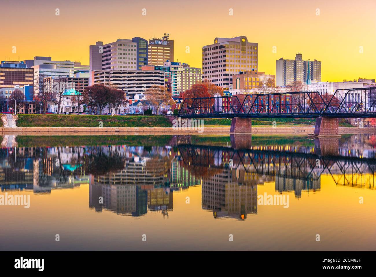 Harrisburg, Pennsylvania, USA skyline on the Susquehanna River at twilight. Stock Photo