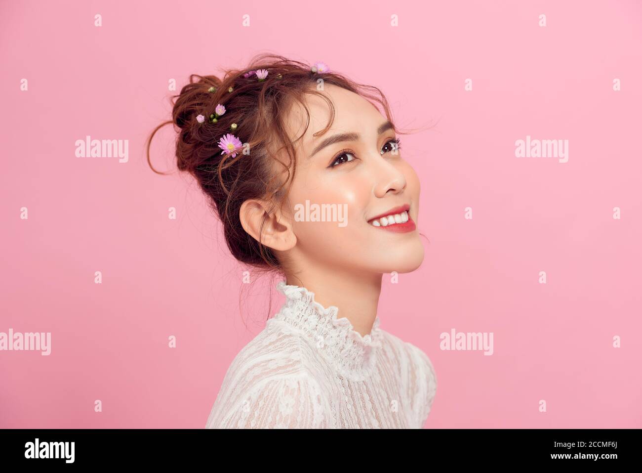 Chinese hair bun hi-res stock photography and images - Alamy