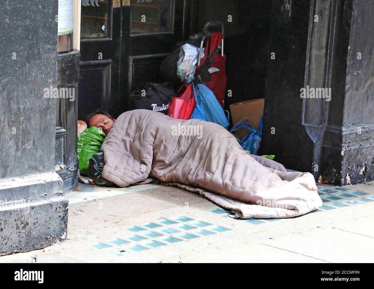 Homeless Person Sleeping In A Doorway High Resolution Stock Photography And Images Alamy Homeless Person Sleeping In A Doorway High Resolution Stock Photography And Images Alamy
