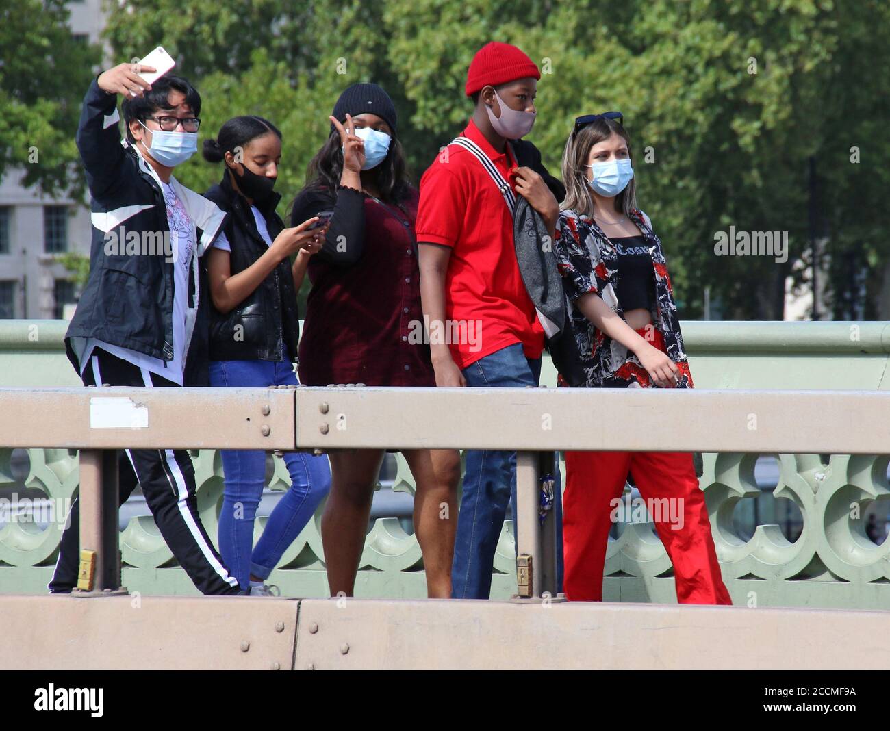 Many men wearing face masks hi-res stock photography and images - Alamy