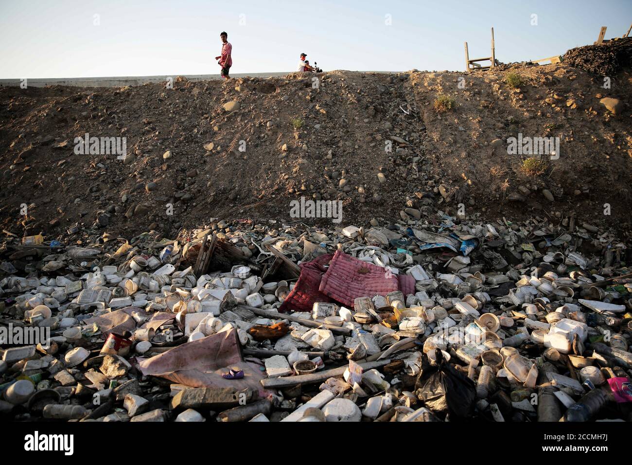 Jakarta, DKI Jakarta, Indonesia. 22nd Aug, 2020. Residents walk past a pile of garbage.Plastic waste that has accumulated around the coast endangers marine life and local residents. Credit: Aslam Iqbal/SOPA Images/ZUMA Wire/Alamy Live News Stock Photo