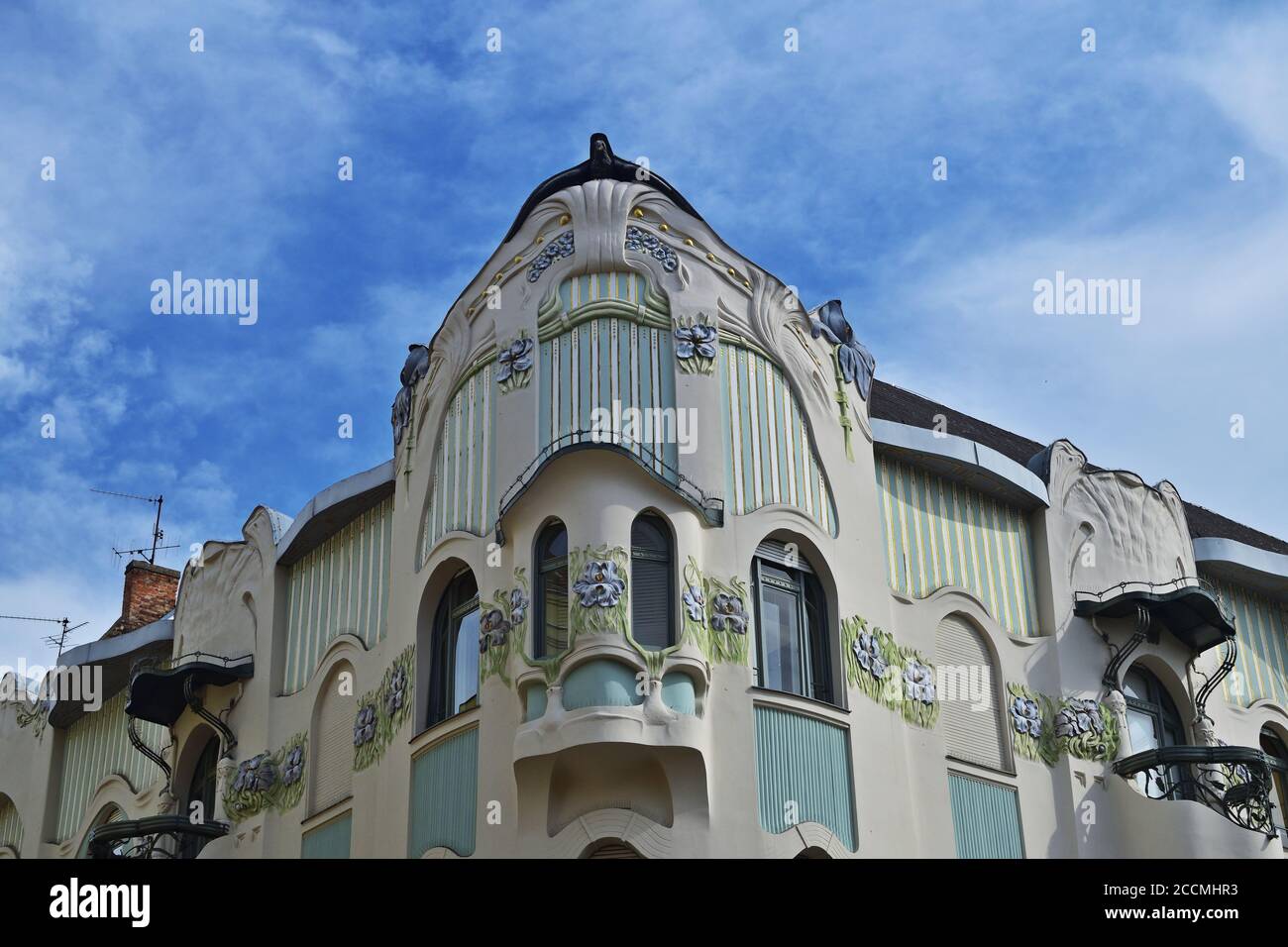 Hungarian art nouveau architecture hi-res stock photography and images ...