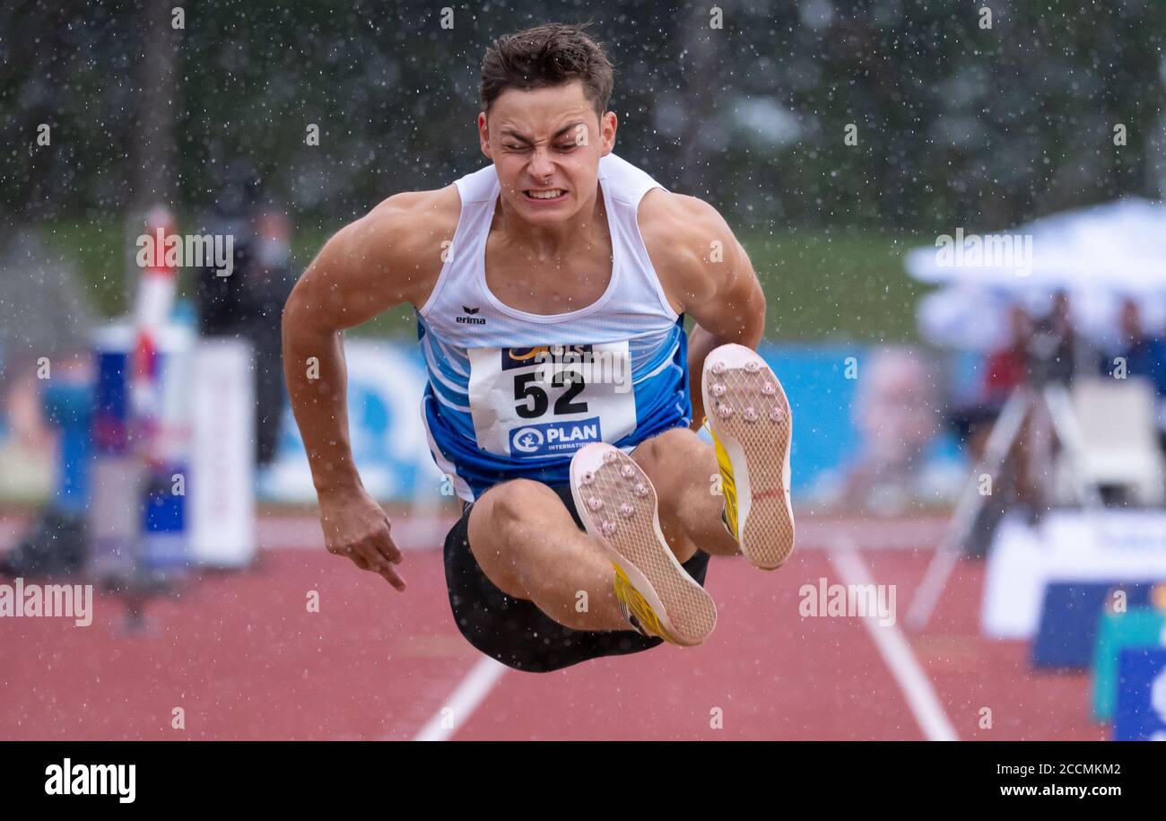 Vaterstetten, Germany. 22nd Aug, 2020. Athletics: German championship in  all-around in the sports centre, decathlon, men: Martin Kratz in action in  the long jump. Credit: Sven Hoppe/dpa/Alamy Live News Stock Photo -