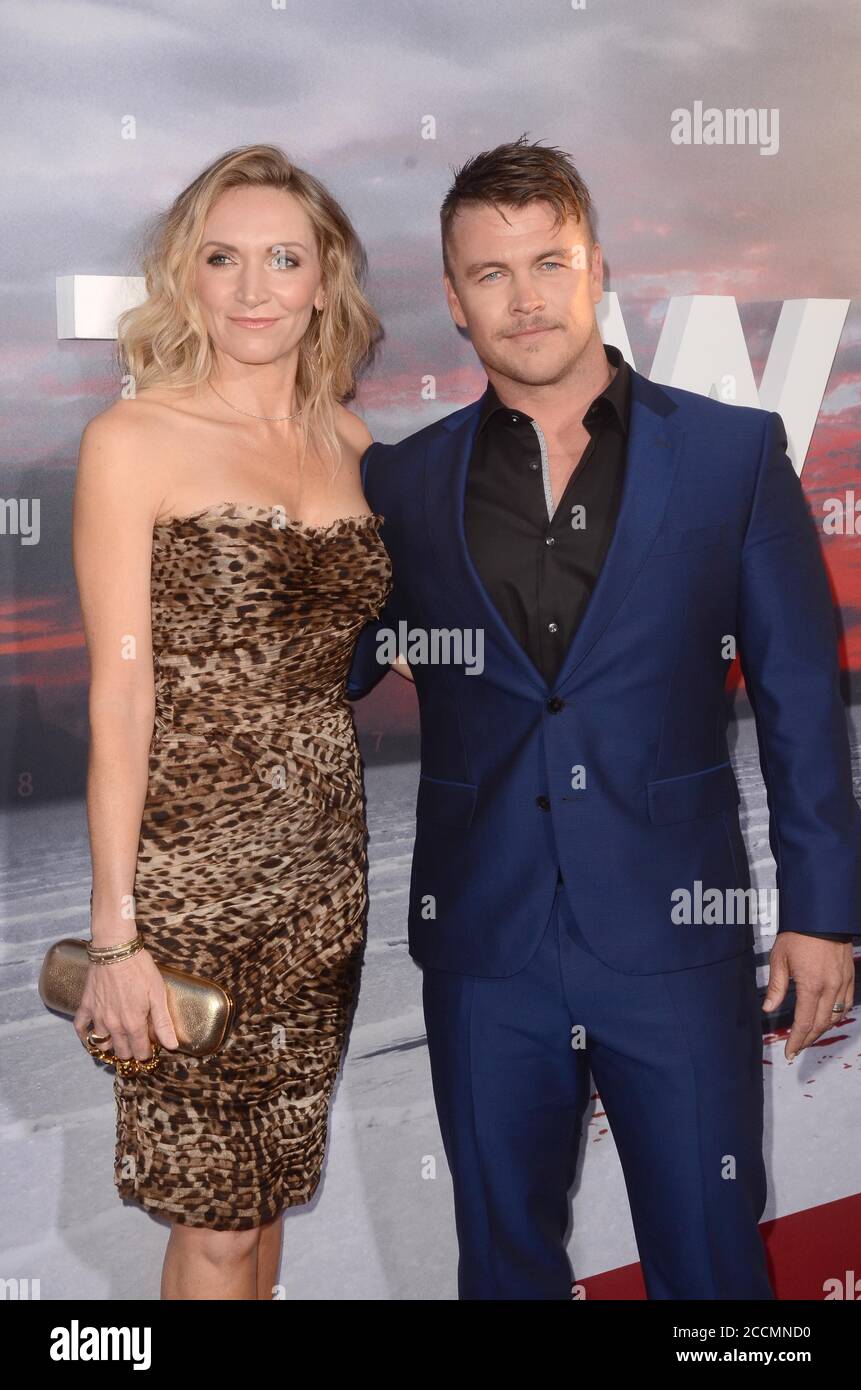 LOS ANGELES - APR 16: Luke Hemsworth, Samantha Hemsworth at the