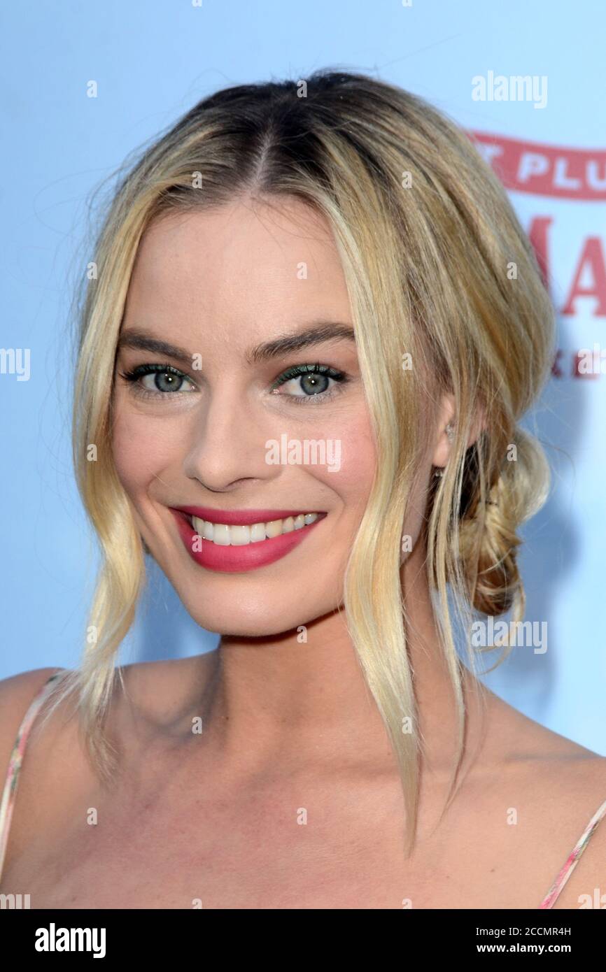 LOS ANGELES - FEB 3: Margot Robbie at the Peter Rabbit Premiere at the