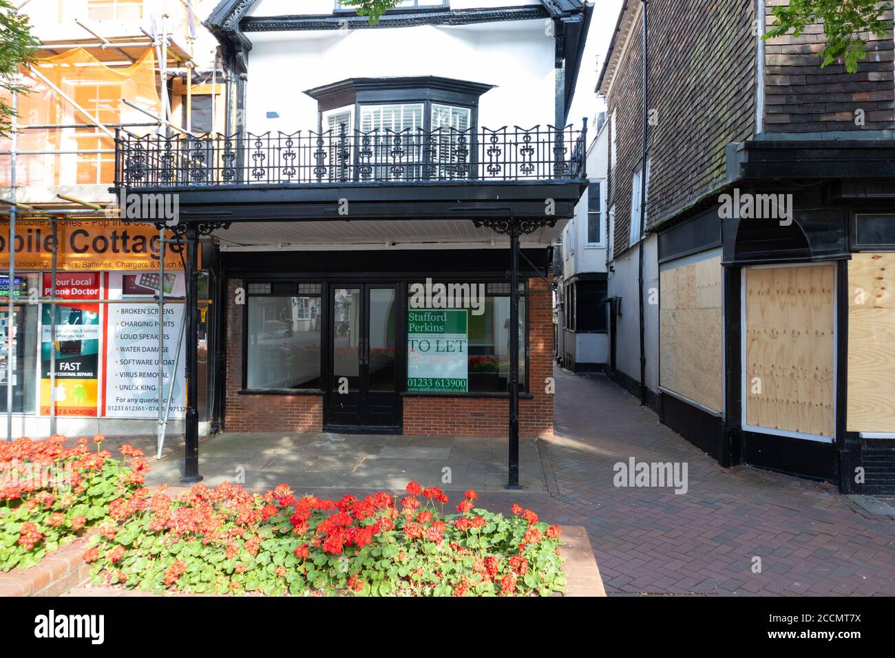 Empty closed down businesses, to let sign, ashford town centre, high street, kent, uk Stock Photo
