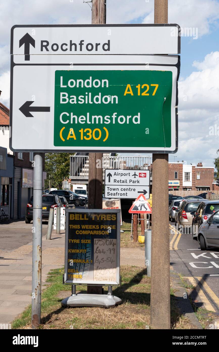 The Bell road junction of the A127 Prince Avenue with Hobleythick Lane, soon to be the site of a lengthy redesign and roadworks. Road sign, to London Stock Photo