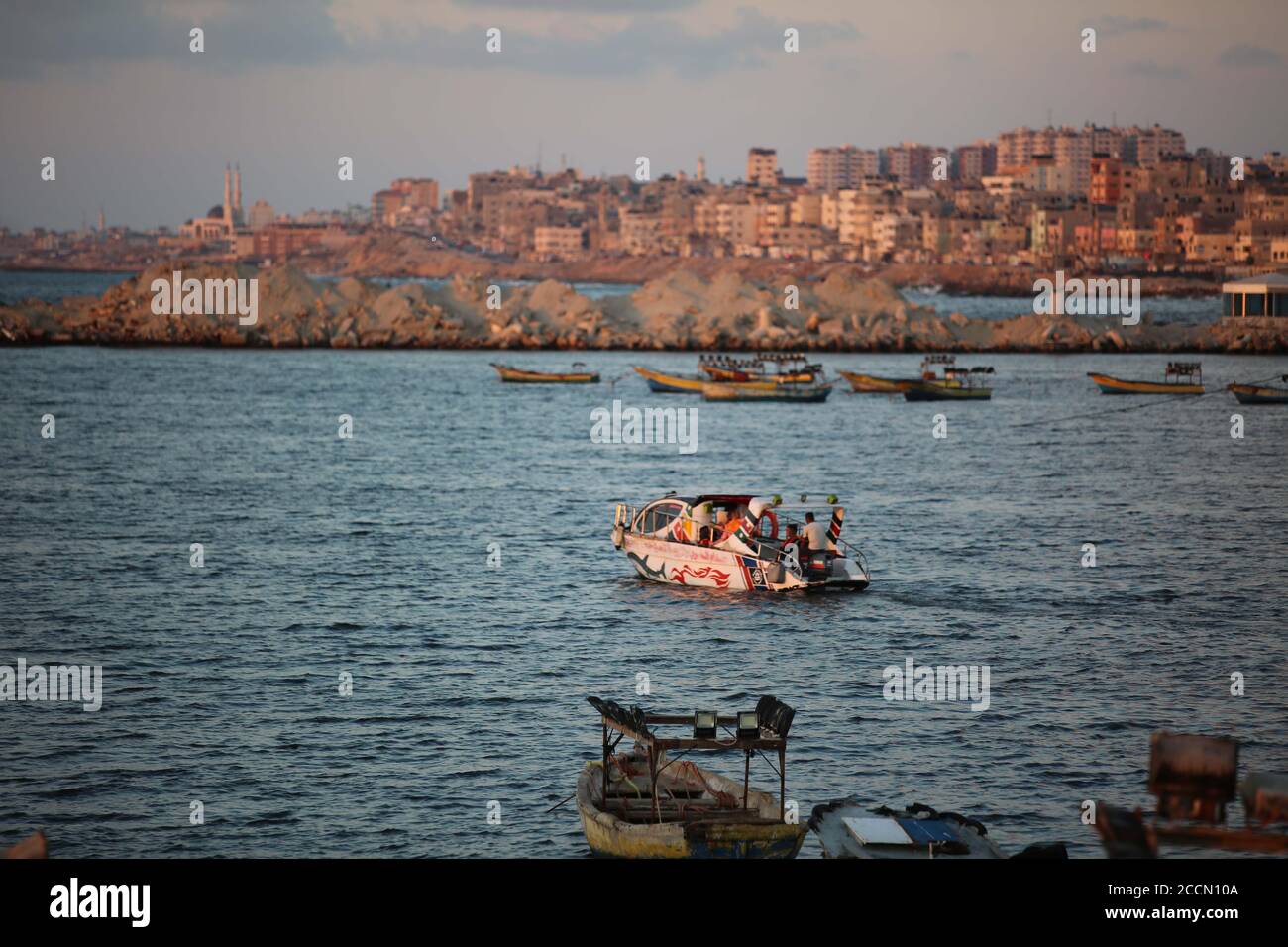 Gaza City, The Gaza Strip, Palestine. 23rd Aug, 2020. Palestinians at the Gaza city beach. Credit: Hassan Jedi/Quds Net News/ZUMA Wire/Alamy Live News Stock Photo