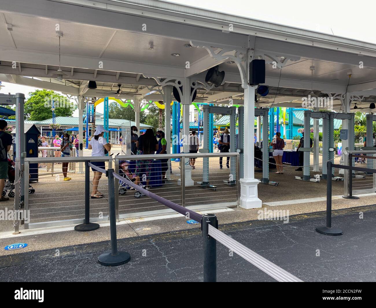 Orlando,FL/USA- 6/19/20: People going through security and bag check at  Seaworld in Orlando, Florida wearing face masks and social distancing Stock  Photo - Alamy