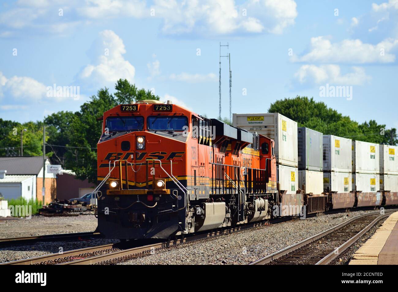 Mendota, Illinois, USA. Two locomotives lead a Burlington Northern Santa Fe intermodal freight or stack train eastbound. Stock Photo