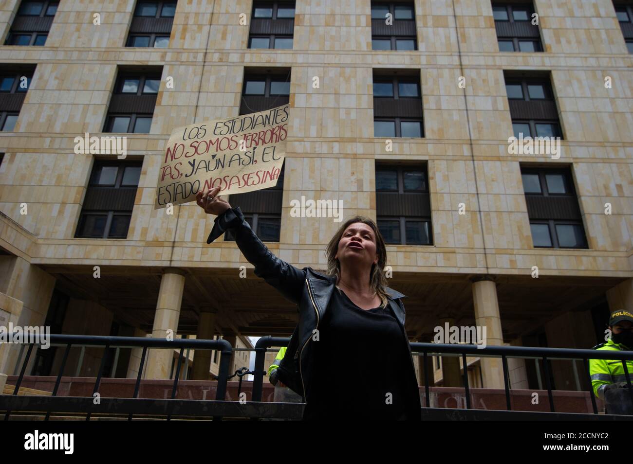 Bogota, Colombia. 23rd Aug, 2020. Alejandra Media, mother of deceased high school student, Dilan Cruz killed by riot police, holds a sign that reads in spanish 'Students aren't terririst but the goverment kills them' in front of the Supreme Court Palace on August 23 2020 in Bogota, Colombia. Dilan Cruz was a high school student who was shot by a riot police officer during the 2019 national strike in Colombia, on the demonstrations that took place on november 23 2019. (Photo by Sebastian Barros Salamanca/Pacific Press) Credit: Pacific Press Media Production Corp./Alamy Live News Stock Photo