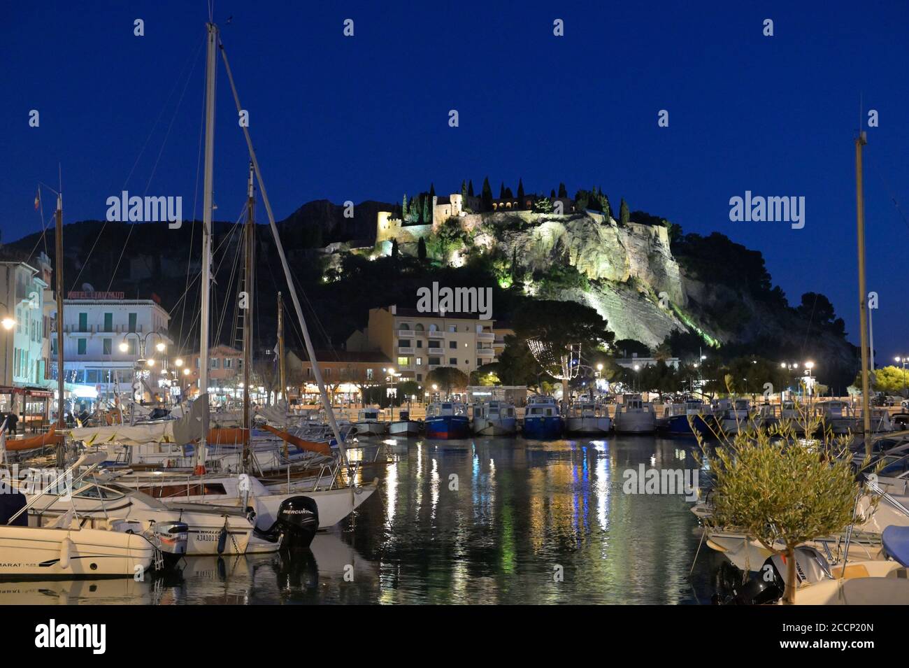 Chateau de cassis hi-res stock photography and images - Alamy