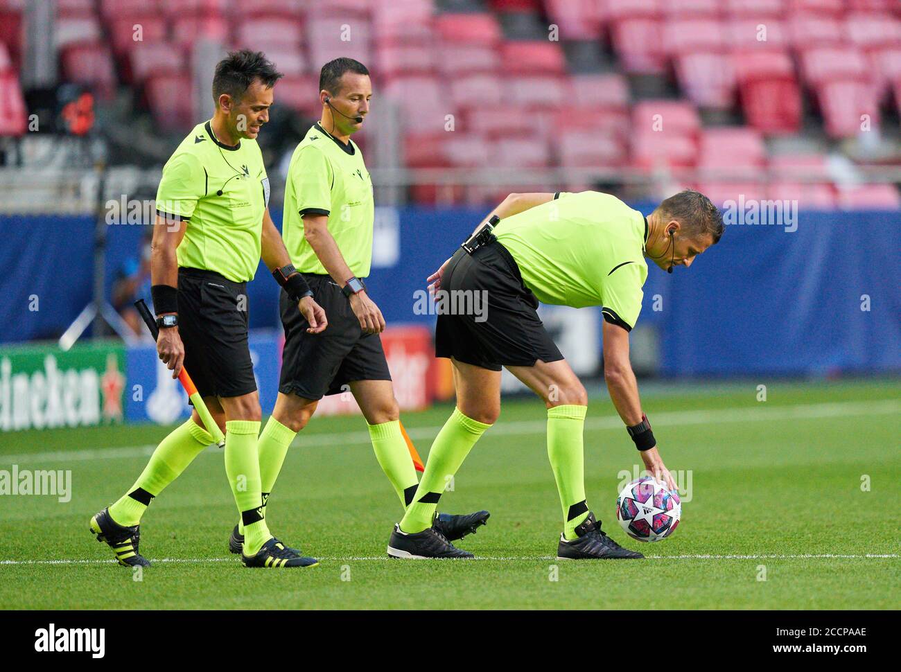 Lisbon, Lissabon, Portugal, 23rd August 2020. Referee Daniele Orsato (ITA),  with whistle, gestures, shows, watch, individual action, assistents Lorenzo  Manganelli, Alessandro Giallatini (ITA) in the final match UEFA Champions  League, final tournament