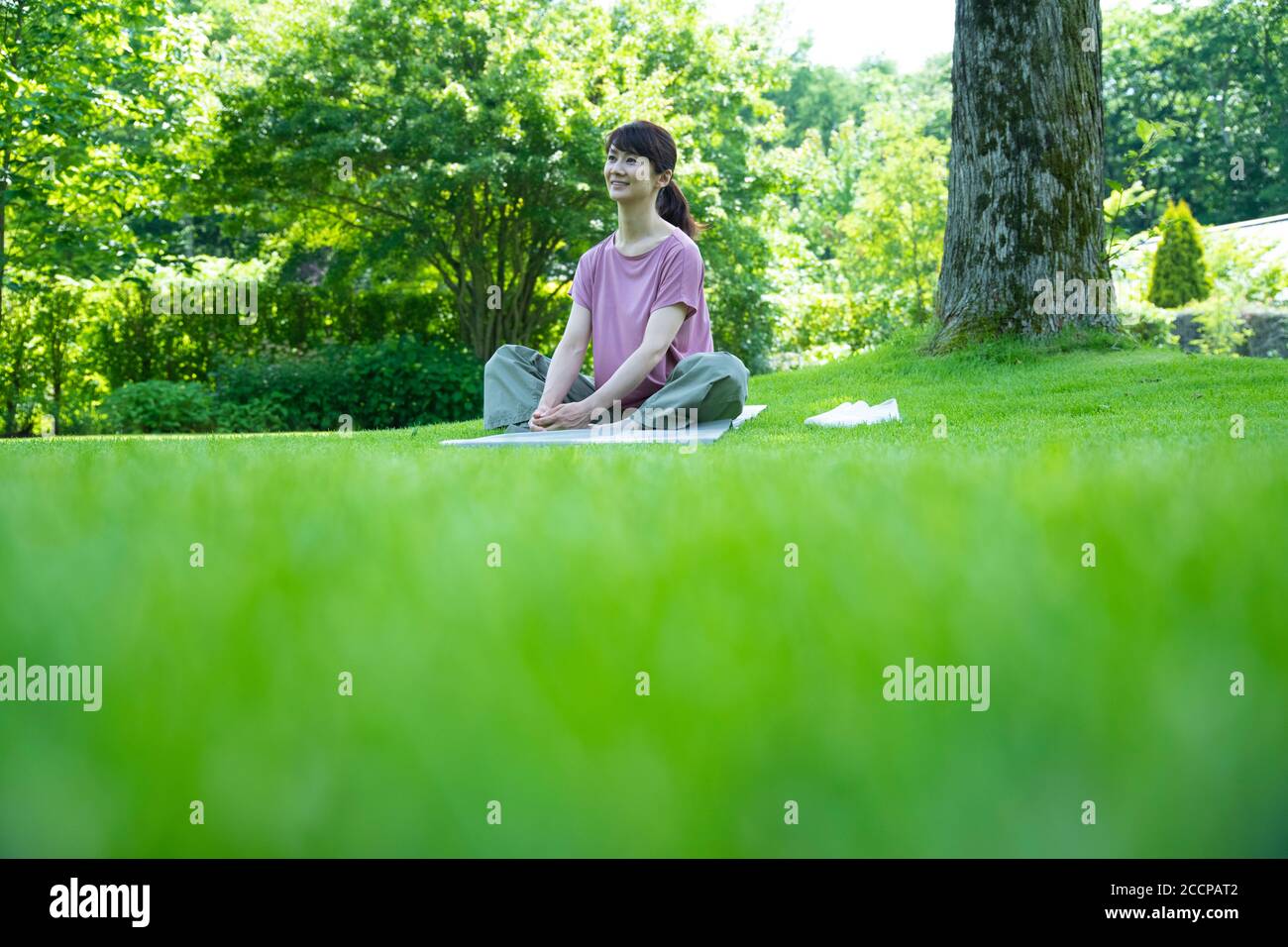 Japanese woman relaxing on hi-res stock photography and images - Alamy
