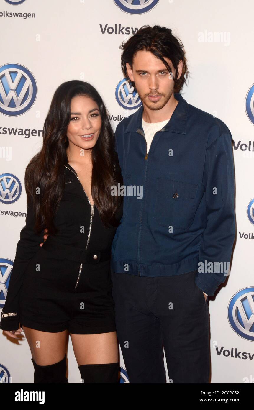 LOS ANGELES - NOV 30: Vanessa Hudgens, Austin Butler at the Volkswagen