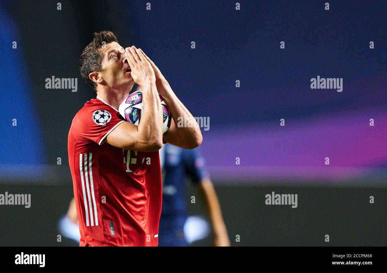 Lisbon, Lissabon, Portugal, 23rd August 2020. Robert LEWANDOWSKI, FCB 9  pray with ball in the final match UEFA Champions League, final tournament  FC BAYERN MUENCHEN - PARIS ST. GERMAIN (PSG) 1-0 in