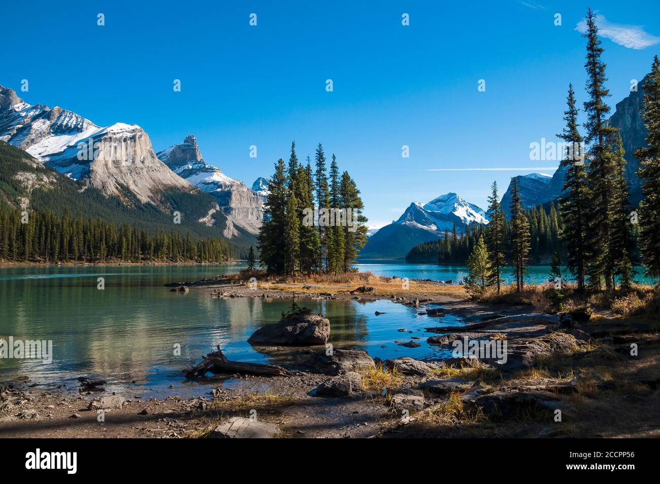 Spirit island maligne lake hi-res stock photography and images - Alamy