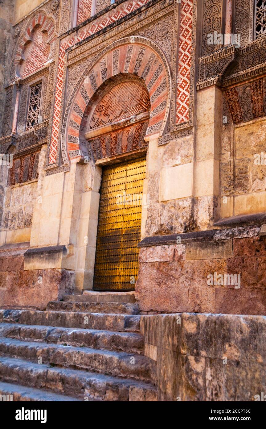 The keyhole or horseshoe arch is an emblematic arch of Moorish