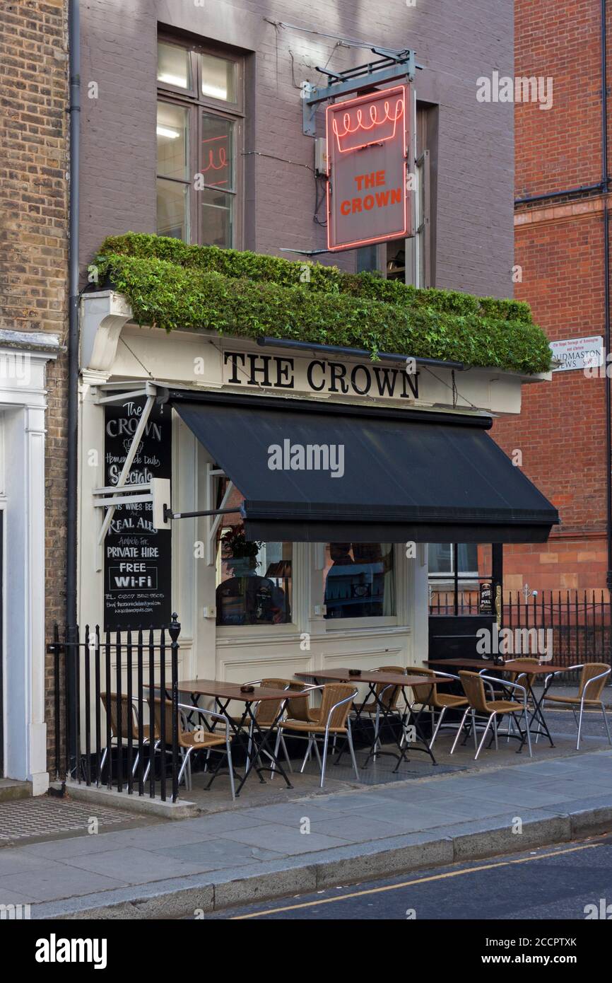 The Crown, Dudmaston Mews, Kensington & Chelsea, London Stock Photo