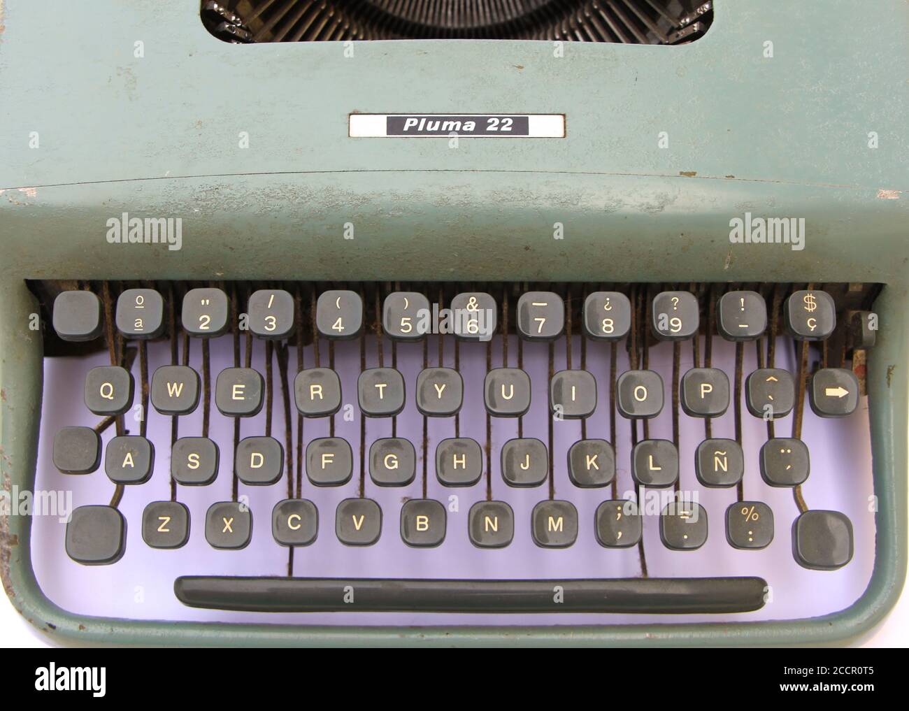 Photo of an Old Olivetti Pluma 22 mechanical qwerty typewriter in working  condition with Spanish keyboard designed by Marcello Nizzoli in1949 Stock  Photo - Alamy