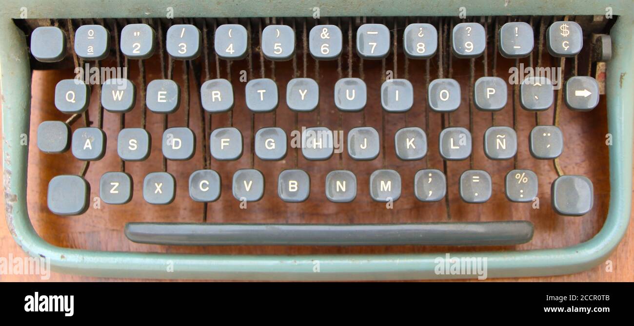 Photo of an Old Olivetti Pluma 22 mechanical qwerty typewriter in working  condition with Spanish keyboard designed by Marcello Nizzoli in1949 Stock  Photo - Alamy