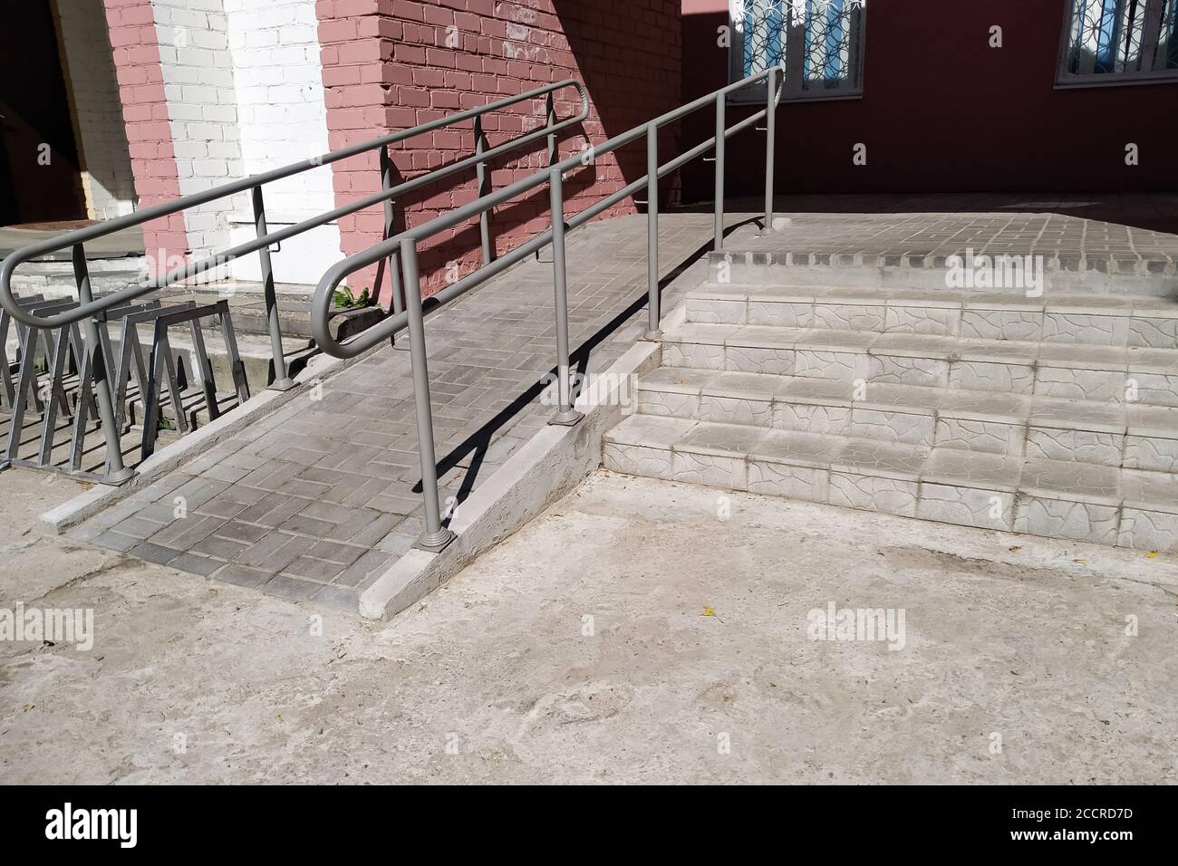 Steps and ramp at entrance to building Stock Photo Alamy