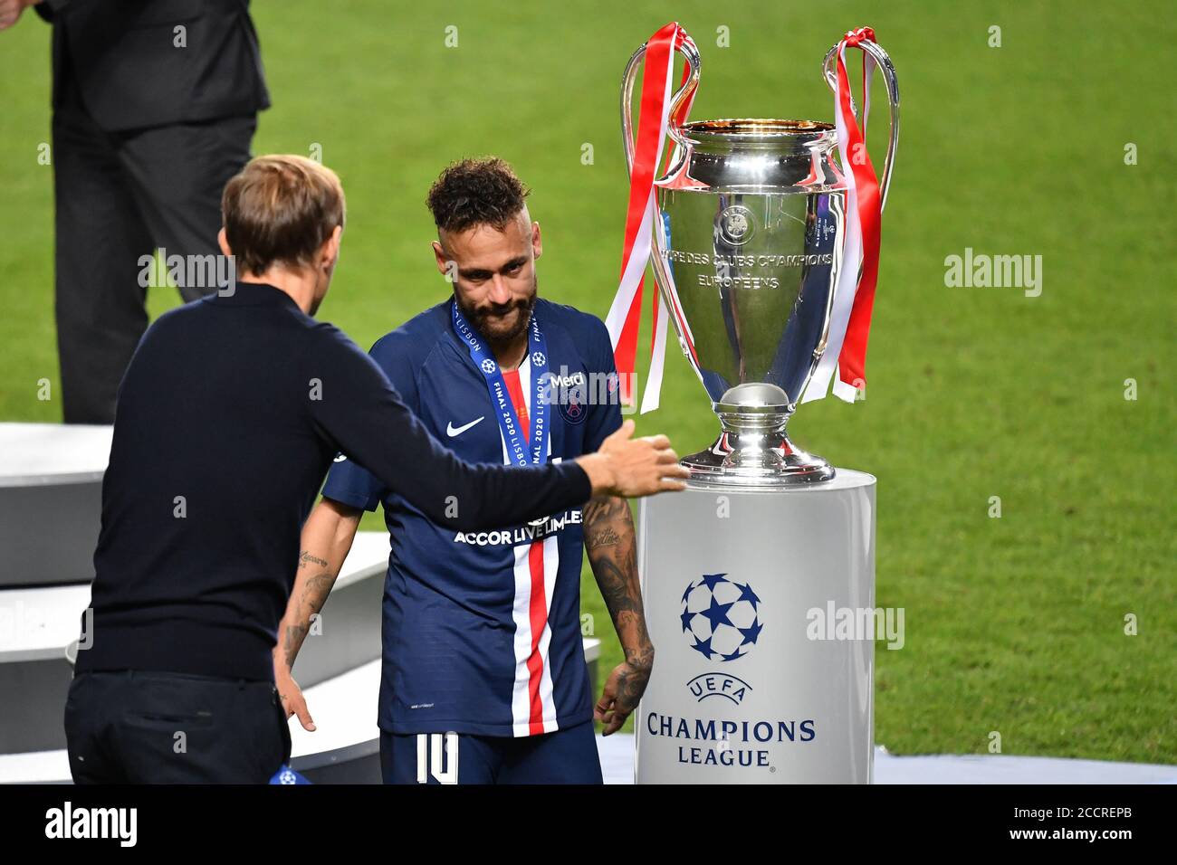 Lisbon, Portugal. 23rd Aug, 2020. firo Soccer: Final Champions League:  23.08.2020 FC Bayern Munich, Munich, Muenchen - Paris Saint Germain 1: 0.  From left: Thomas TUCHEL (coach PSG), NEYMAR (PSG), Enttaeuchung,  frustrated,