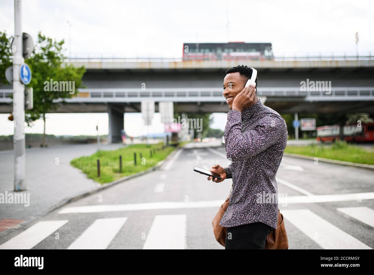 Black man walking side view hi-res stock photography and images - Alamy