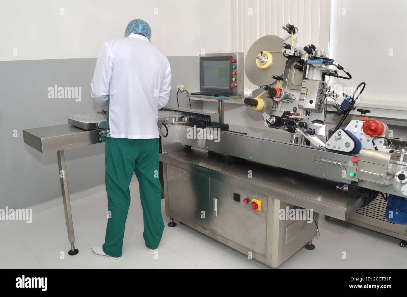 Labeling machine hi-res stock photography and images - Alamy