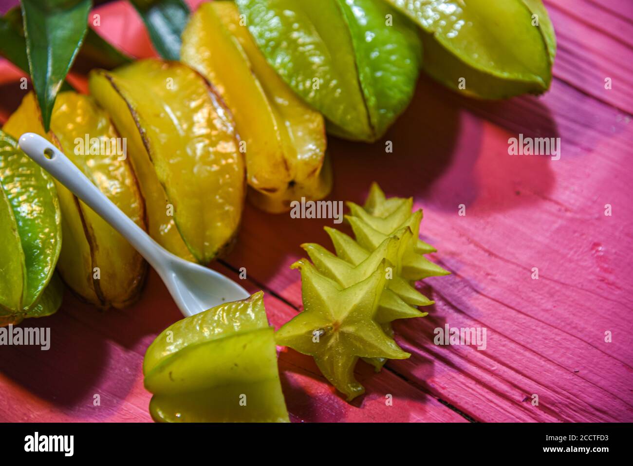 Star fruit. Fruits of star fruit (Averrhoa carambola) in natura. Exotic  fruit from Indonesia. Fruit with marked citrus flavor source of vitamin A,  C a Stock Photo - Alamy